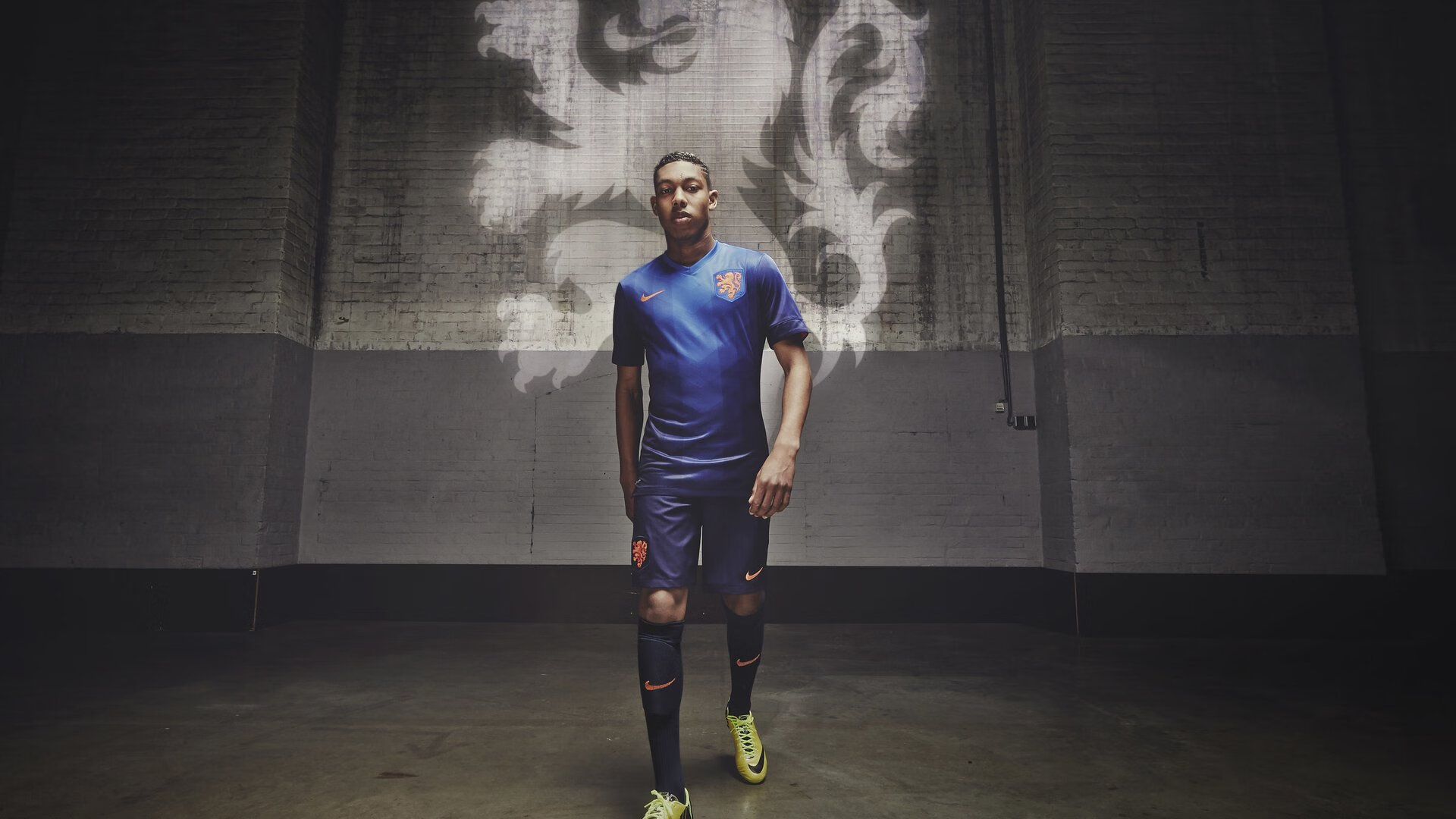 开云下载-塞内加尔队中场卡瓦尼在巴黎奥运会上展现出强大的进攻组织能力